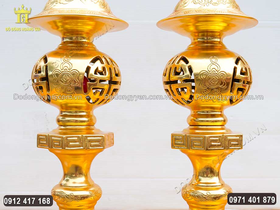 Từng họa tiết hoa văn tr&ecirc;n vật phẩm đều được chạm khắc sắc n&eacute;t, tinh tế v&agrave; tỉ mỉ